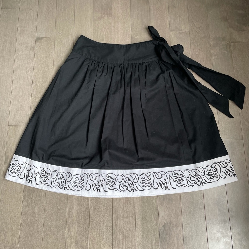 Bob Mackie Sz 8 pleated skirt. New without tags